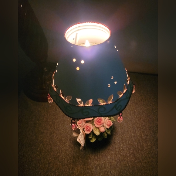 🌸Beautiful Roses tea candle holder! Love it! - Picture 7 of 12